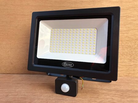 LED straler 50 watt IP 65 met sensor.