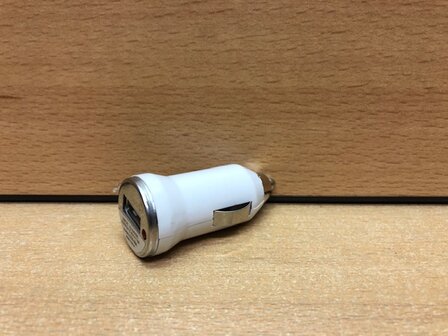 Autolader USB, 12/24 volt wit sigarettenaansteker.
