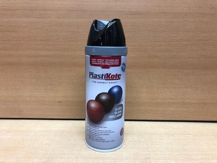 Spuitbus PlastiKote zwart glans 400ml.