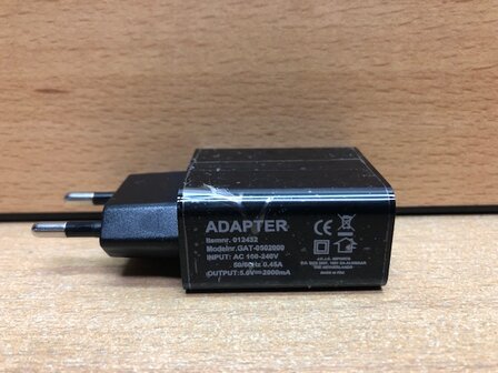 USB oplader 220 volt 2.0 amp.