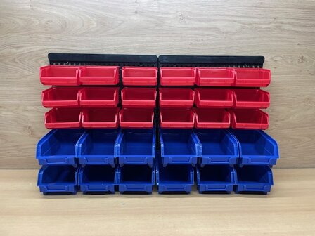 Gereedschapswand met 30 bakjes.