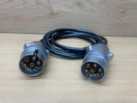 Verlengkabel 7 polig 2 meter met metalen stekkers.