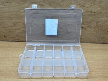 Opbergbox 18 vaks 27x17,5x4,5cm.