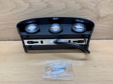 Wandlamp 3xLED halfrond boven/onder 220V.