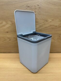 Prullenbak grijs 12,5x12,5x15,5cm.