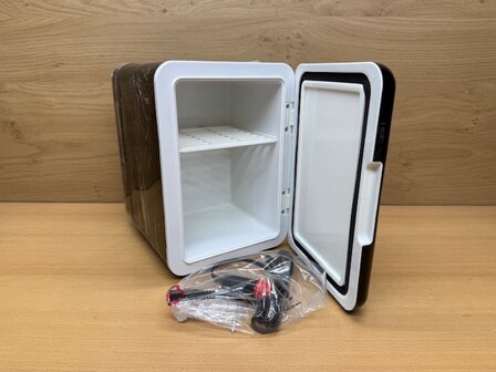 Koelkast zwart 4 liter 12 volt.