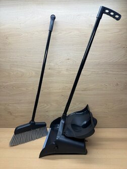 Stoffer en blik met zelfsluitend deksel.