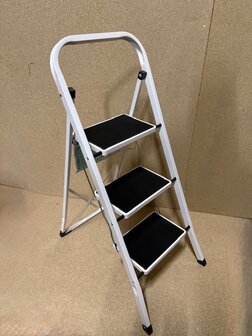 Huishoudtrap 3 treden.