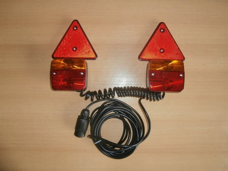 Magneet achterlichtenset met driehoekreflectors.