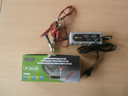 Acculader 12 volt 1 amp.