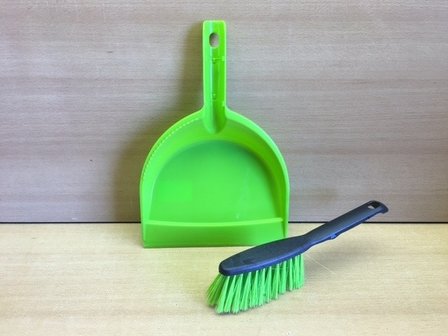 Veger met blik kunststof groen.