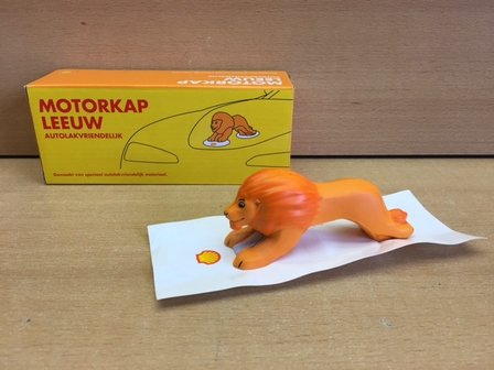 Motorkapleeuw oranje 12cm.