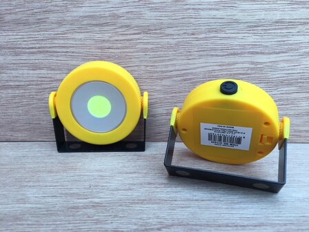 LED COB straler met magneten 4x AAA.