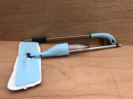 Vloerwisser met sprayfunctie.