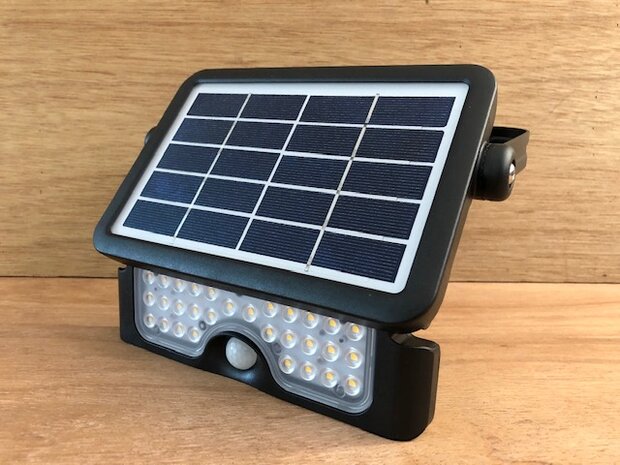 Buitenlamp LED Solar met bewegingssensor 5 watt.
