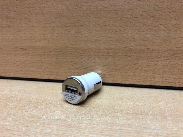 Autolader USB, 12/24 volt wit sigarettenaansteker.