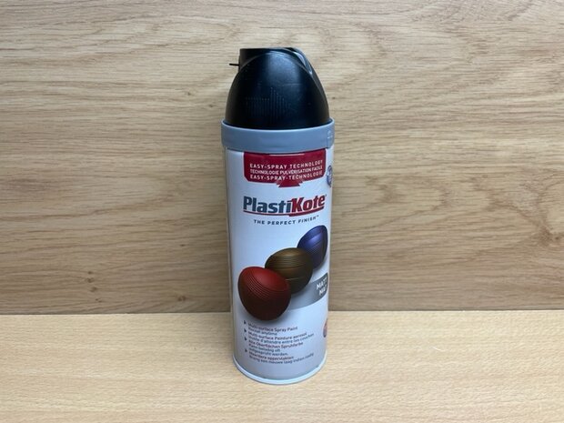 Spuitbus PlastiKote zwart mat 400ml.