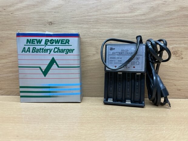 Batterijlader 4 st AA NI-CD.