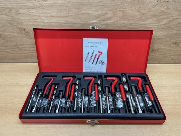 Schroefdraad reparatie-set metalen koffer 131-delig.