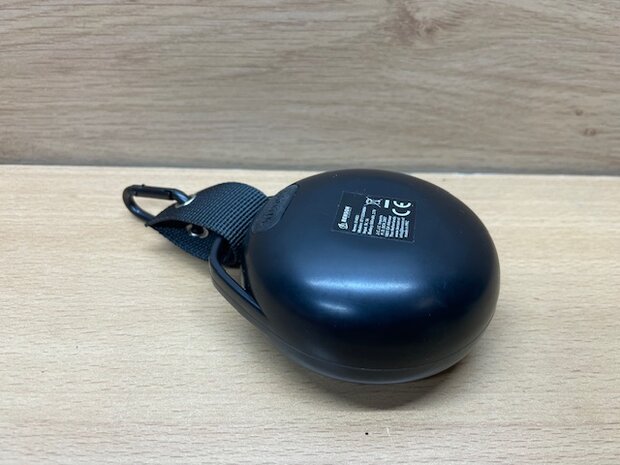 Bluetooth speaker rond met karabijnhaak.