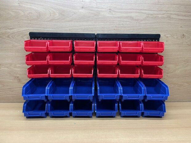 Gereedschapswand met 30 bakjes.