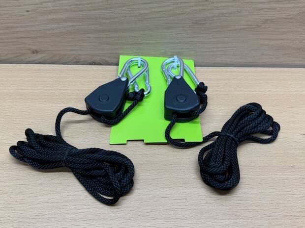 Takelset met touw 2m. 2x34kg.