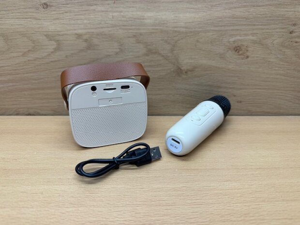Karaokeset bluetooth met microfoon en speaker.