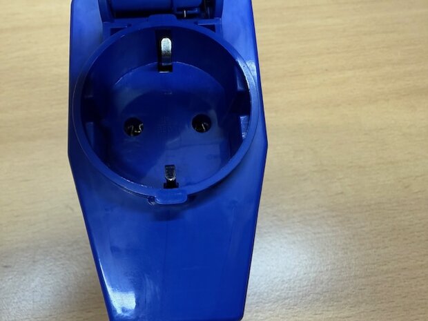 CEE haakse contrastekker + stopcontact.