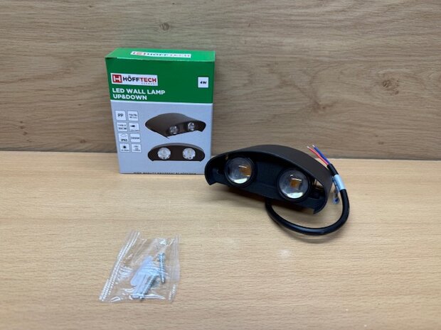 Wandlamp 2xLED halfrond boven/onder 220V.