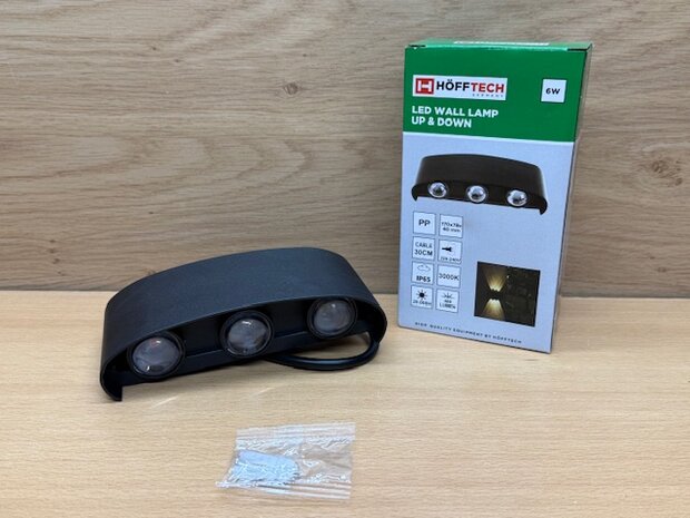 Wandlamp 3xLED halfrond boven/onder 220V.