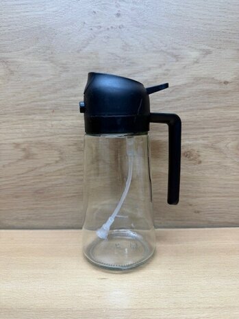 Olieschenker 2 in 1 zwart 470ml.