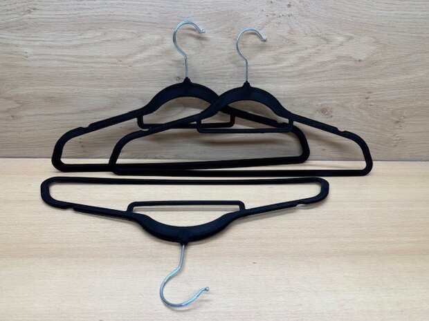 Kledinghangerset zwart velours 4 dlg.