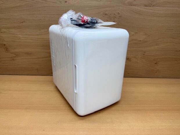 Koelkast wit 4 liter 12 volt.