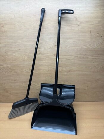 Stoffer en blik met zelfsluitend deksel.