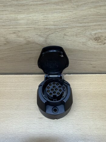 Stekkerdoos pvc 12 volt 13 polig.