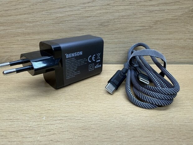 Snellader USB-A + 2xUSB-C + kabel USB-C 65W.