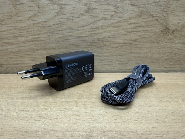 Snellader USB-A + 2xUSB-C + kabel USB-C 65W.