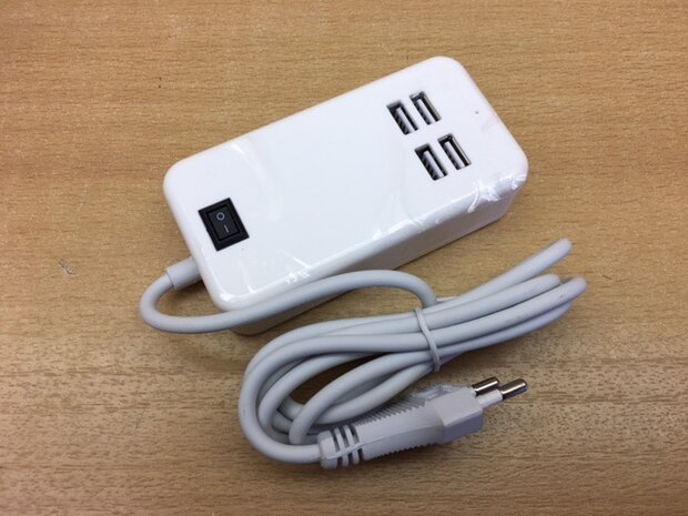 USB oplader 220 volt 4-weg, 1,5 meter.