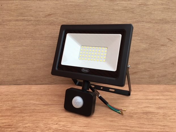 LED straler 30 watt IP 65 met sensor.