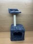 Katten-krabpaal-met-box-en-plateau